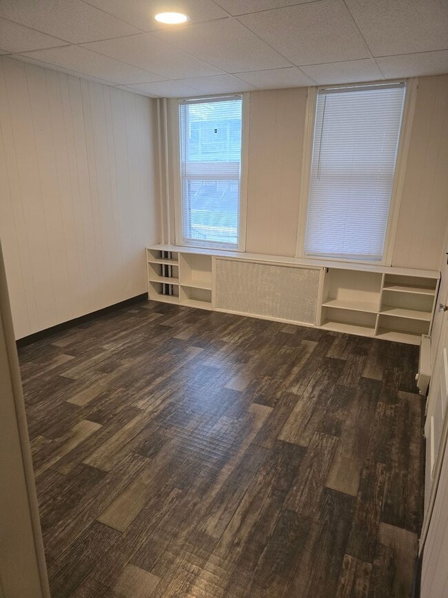 Building Photo - 1107 W King St