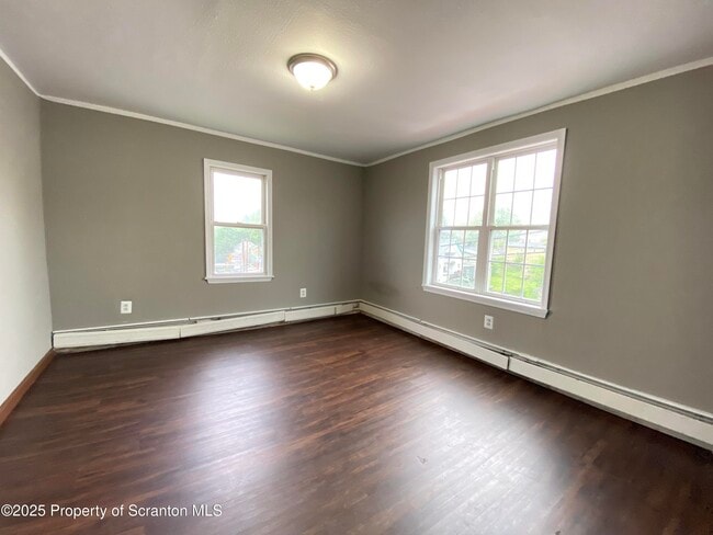 Building Photo - 416 E Elm St