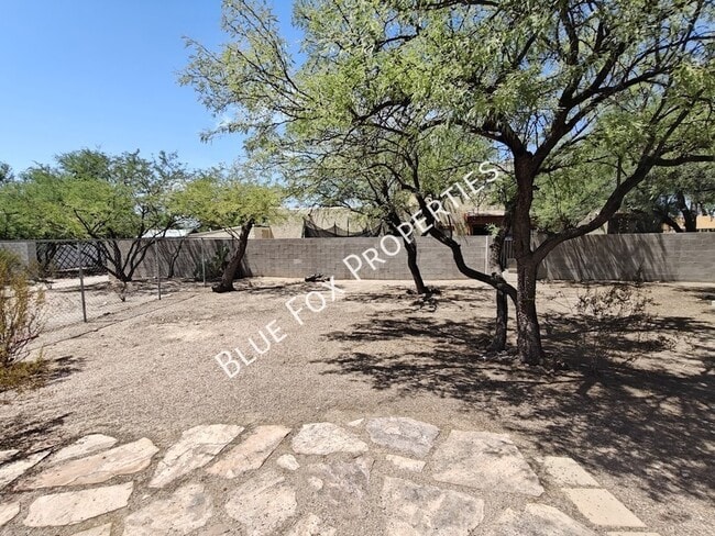 Building Photo - 275 E Norma Ln