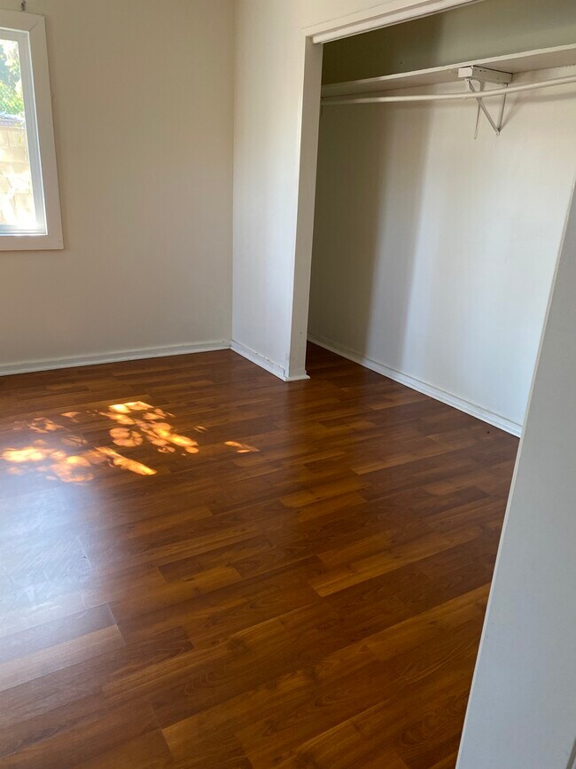 Building Photo - 1716 E 65th St