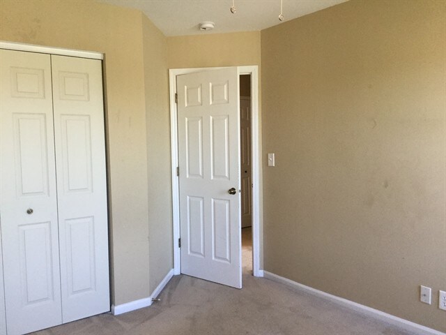 Building Photo - 13817 S Petersburg Dr