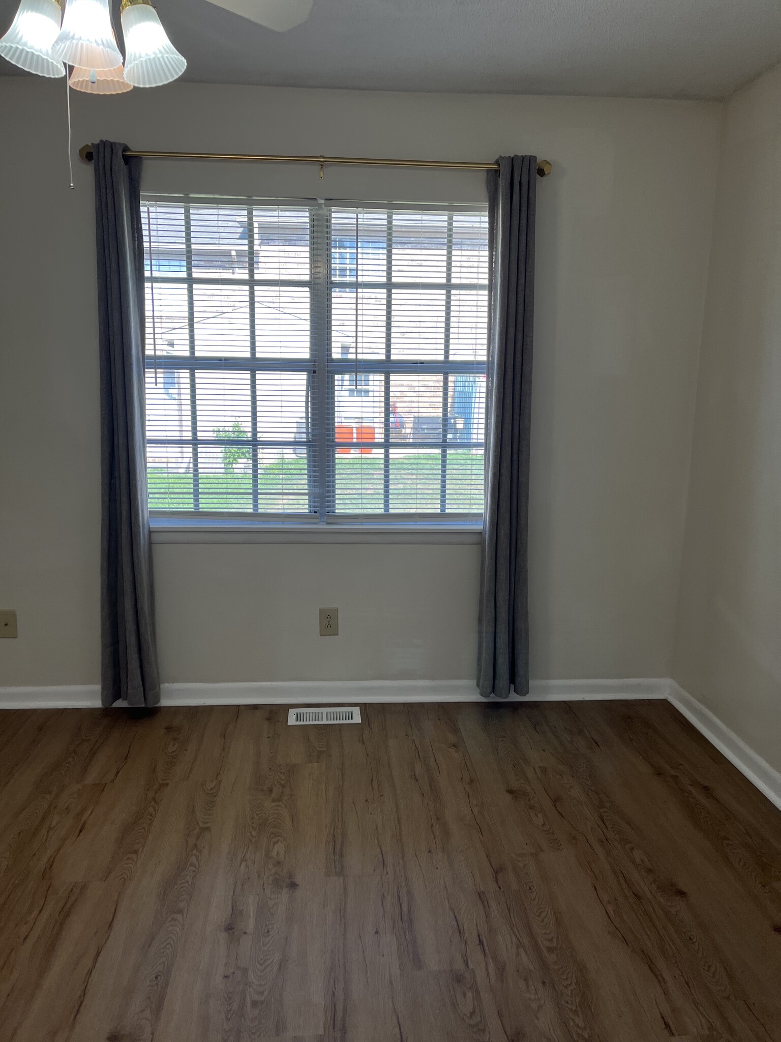 Building Photo - 203 Marinawoods Dr SE