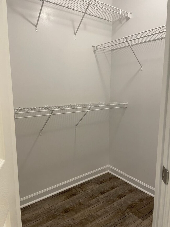 Building Photo - 3 Bedroom/ 2Bath Minutes from NEA Available NOW