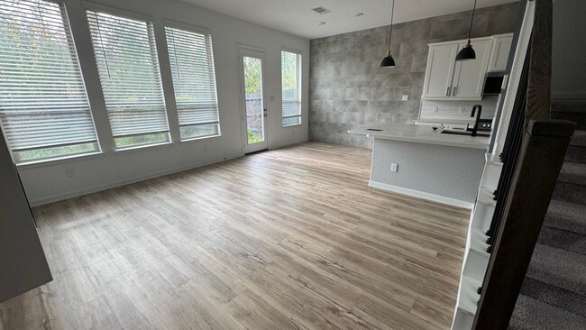 Building Photo - 975 Lars Trek Trail