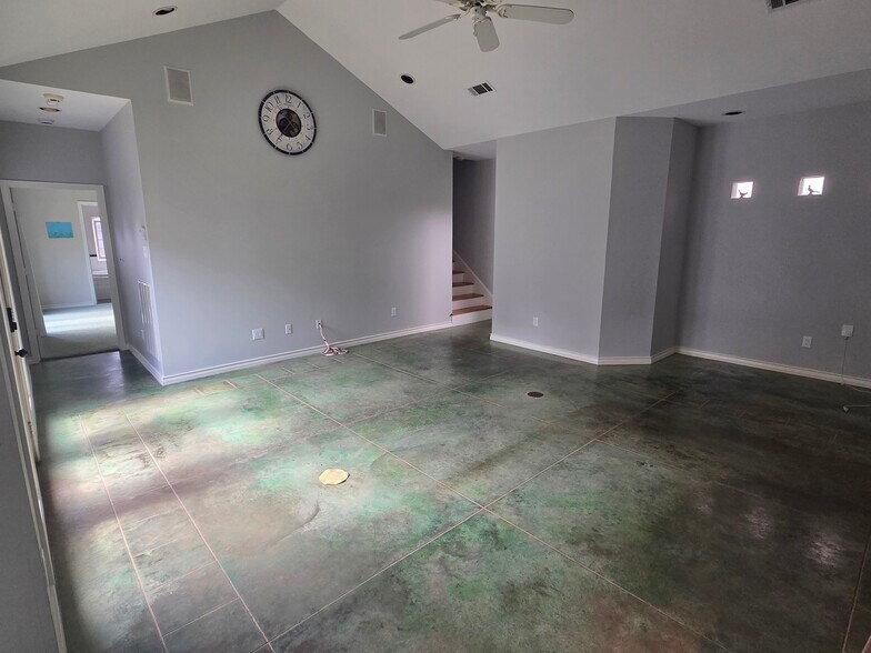 Living Room - 4531 Palmetto St