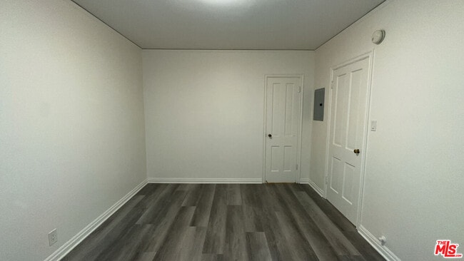 Building Photo - 4950 Beverly Blvd