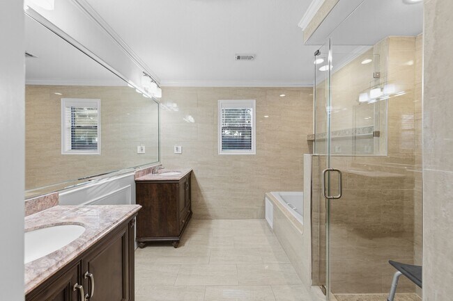 Building Photo - 3338 Prospect St