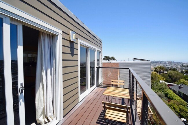 Building Photo - Peaceful and Serene 2 bedroom 2 bath