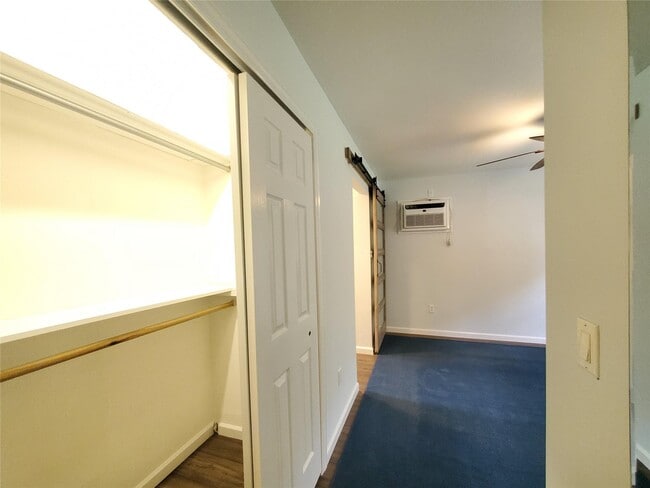 Building Photo - 14 Westcliff Dr