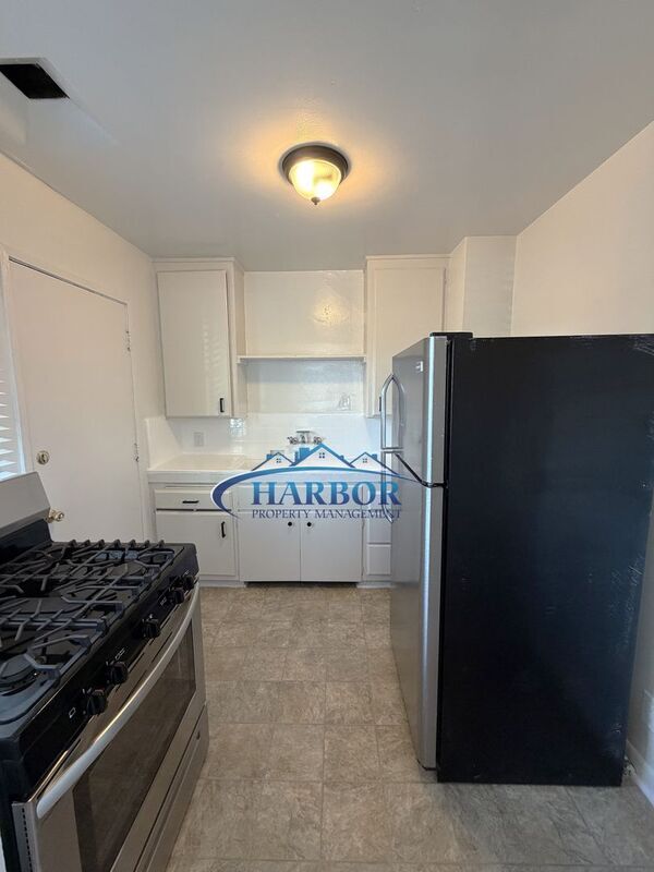 Building Photo - 904 Sartori Ave