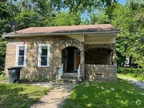 Building Photo - Spacious 2bed 1 bath home in west Akron