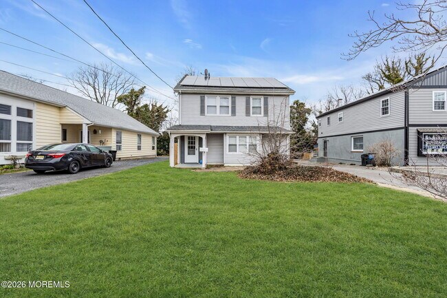 Building Photo - 1227 Bay Ave