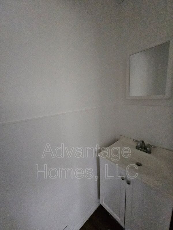 Building Photo - 11214 Crystal Ave