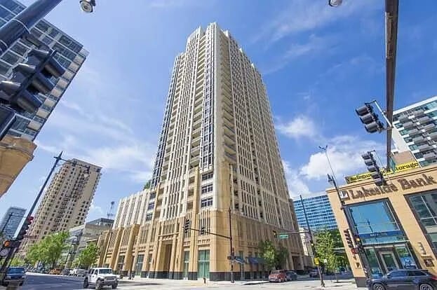 Building - 1400 S Michigan Ave