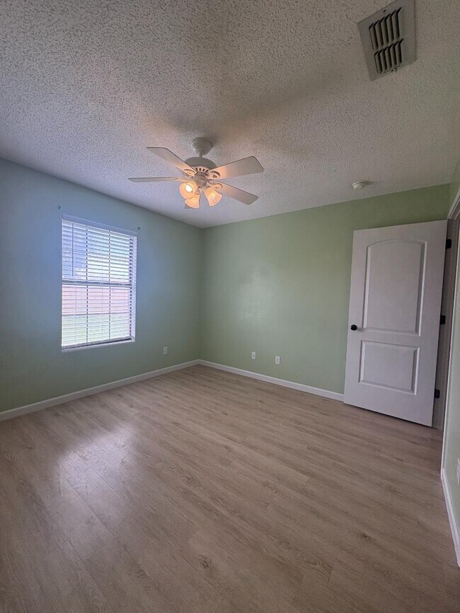 Building Photo - 2422 Howard Cowper Dr