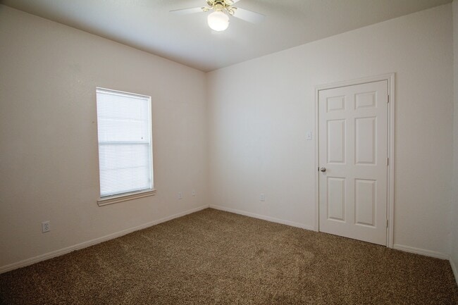 Building Photo - Surrey Ridge Duplex