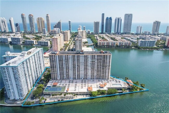 Building Photo - 290 174th St St