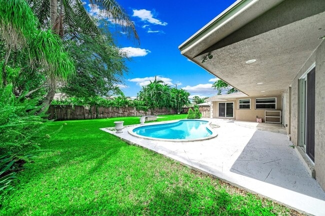 Building Photo - 4021 Bayview Dr