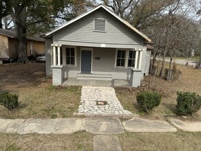 Building Photo - 423 Sampson St