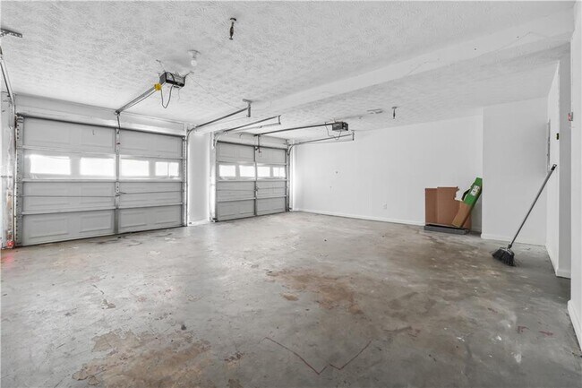 Building Photo - 3758 Westchase Dr