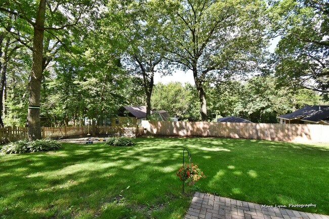 Building Photo - 6N926 Irving Ave