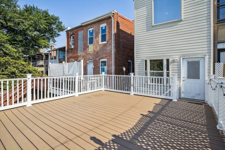 Deck - 76 R St NW