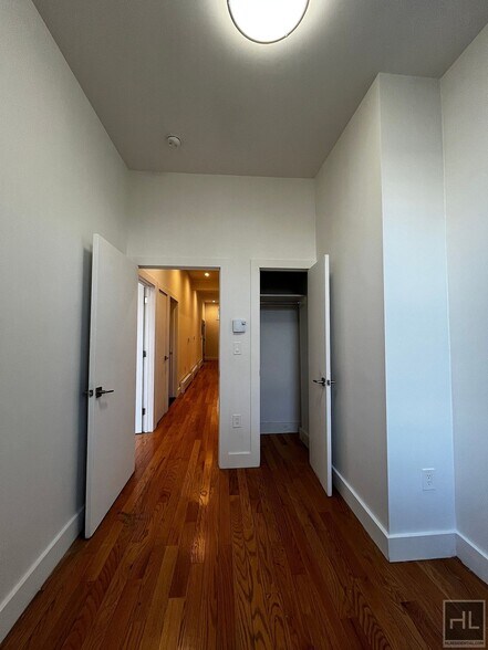 Building Photo - NO FEE / SUMMERFIELD STREET / Spacious 3-Bed 1-Bath / Bushwick and Ridgewood Border