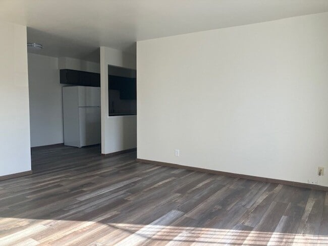 Building Photo - 112 S Wisconsin St