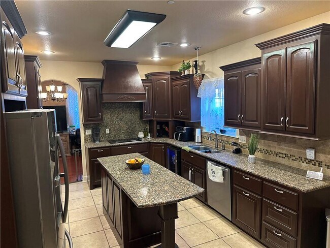 Building Photo - 4500 SW Swinton Dr