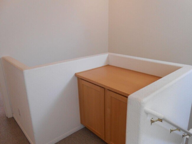 Building Photo - Spacious 2 Bedroom Home near Cactus and Ma...