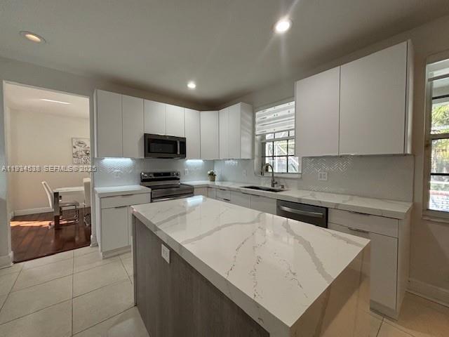 Building Photo - 712 Tulip Cir