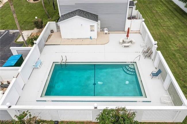 Building Photo - 4641 SW Santa Barbara Pl