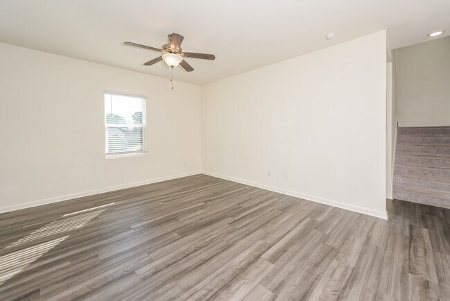 Building Photo - 114 Bentwater Wy