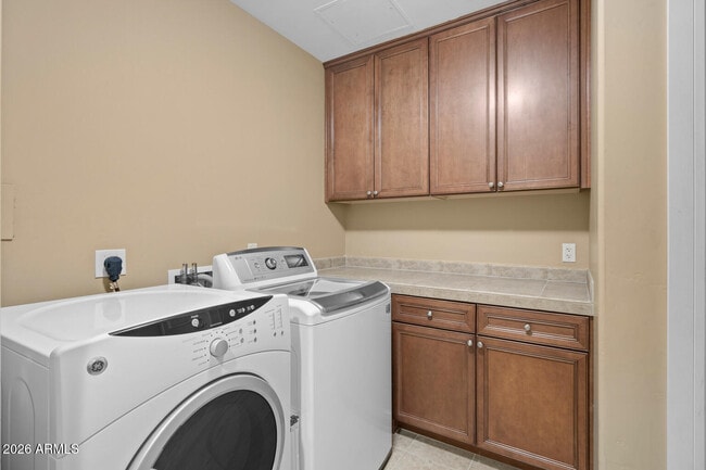 Building Photo - 2211 E Camelback Rd