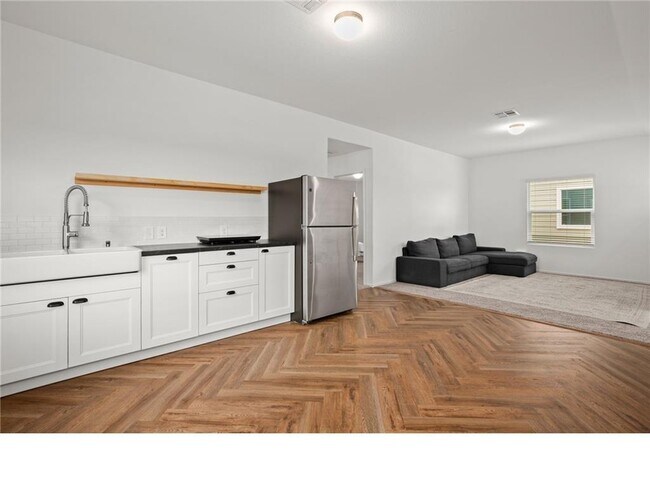Building Photo - 328 Majestic Cedar Ct