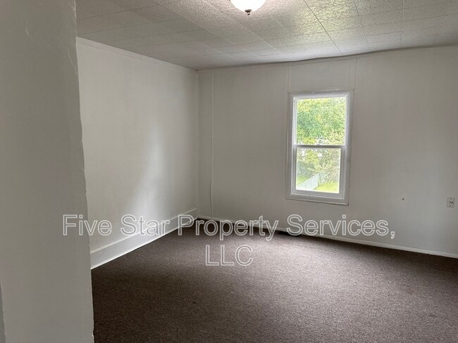 Building Photo - 1749 N Milton Ave