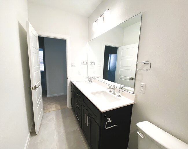 Full Bath - 2nd fl - 621 Hummingbird Dr