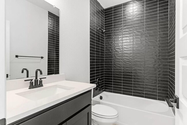 Building Photo - 702 Resort Dr
