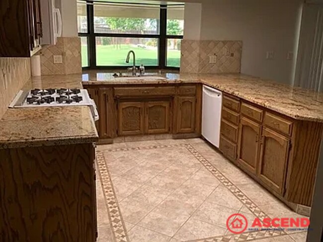 Building Photo - Gorgeous Northwest Bakersfield Home with H...