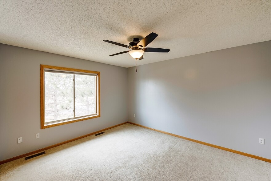 Building Photo - 1728 Ponderosa Ln