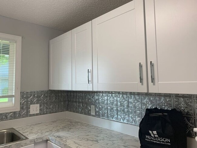 Building Photo - Updated 2 bedroom ranch in north Loveland!...