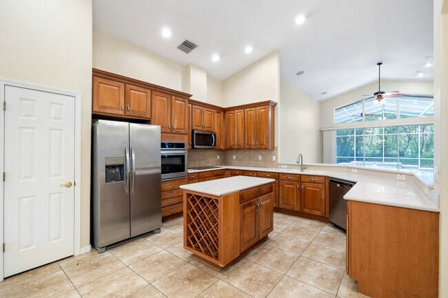 Building Photo - 27417 Silver Thatch Dr