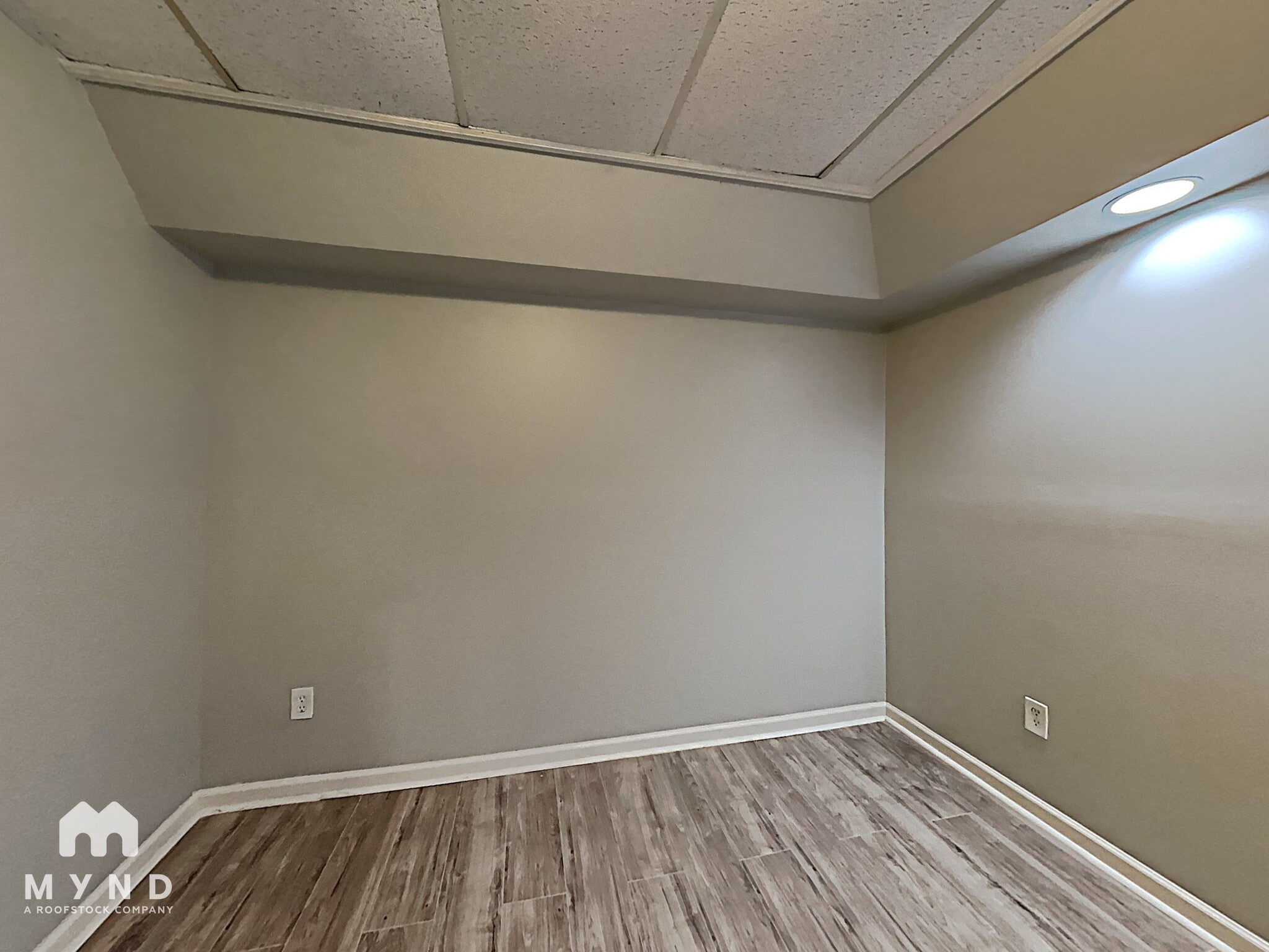 Building Photo - 2708 Laburnum Dr