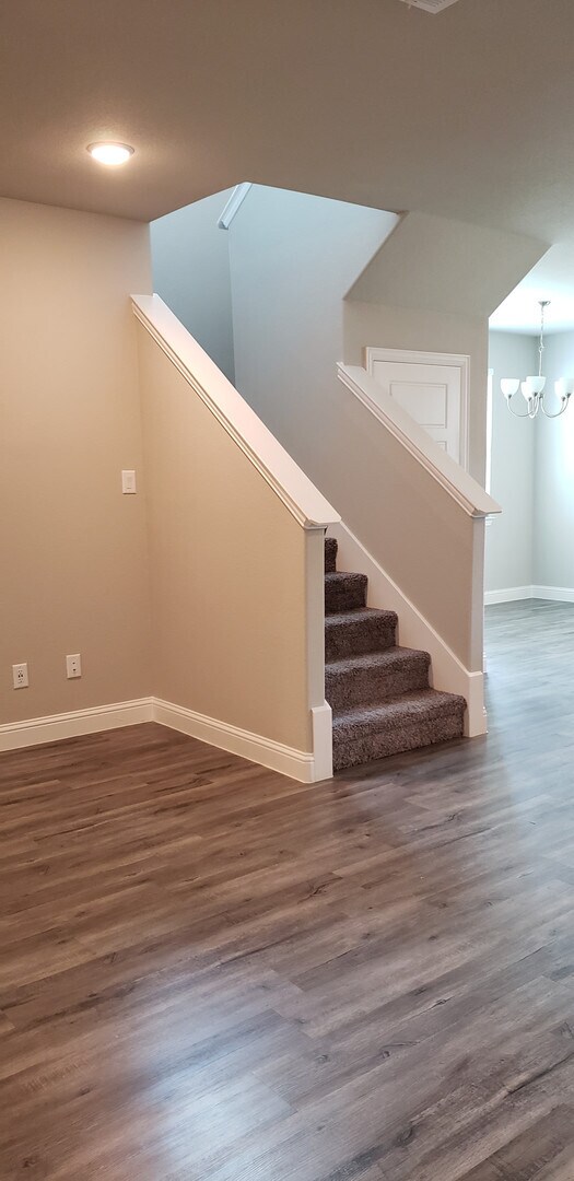 Building Photo - 4927 Sanger Cir Dr