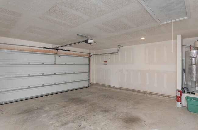 Building Photo - 7486 Oak Lake Blvd