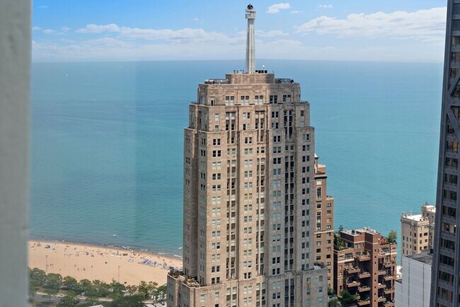 Building Photo - 111 E Chestnut St