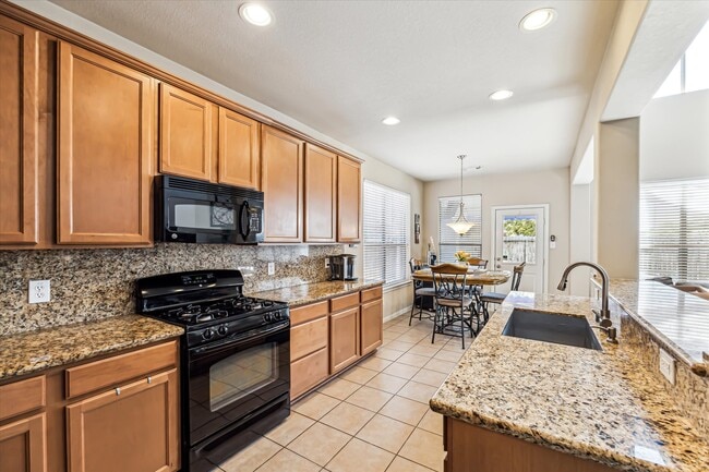 Building Photo - 831 Glen Abbey Dr