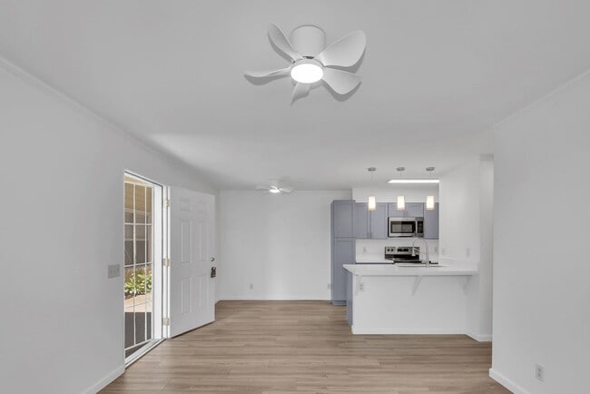 Building Photo - **PRICE REDUCTION** Fairway Terrace 2 bed ...