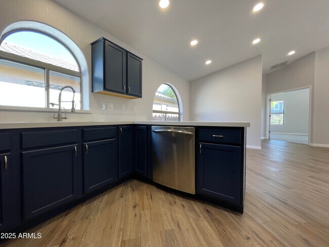 Building Photo - 841 E Lovegrass Dr