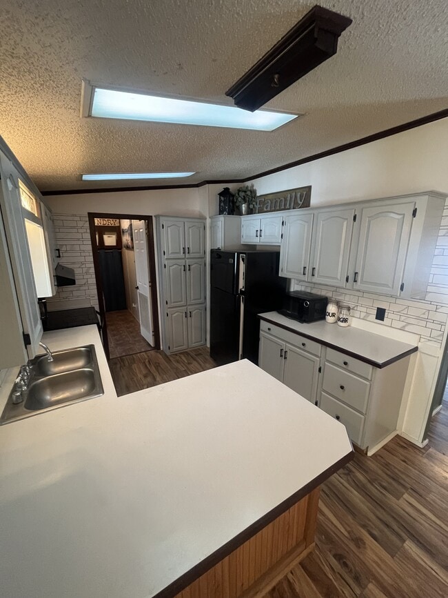 Building Photo - 12 Ray Dr